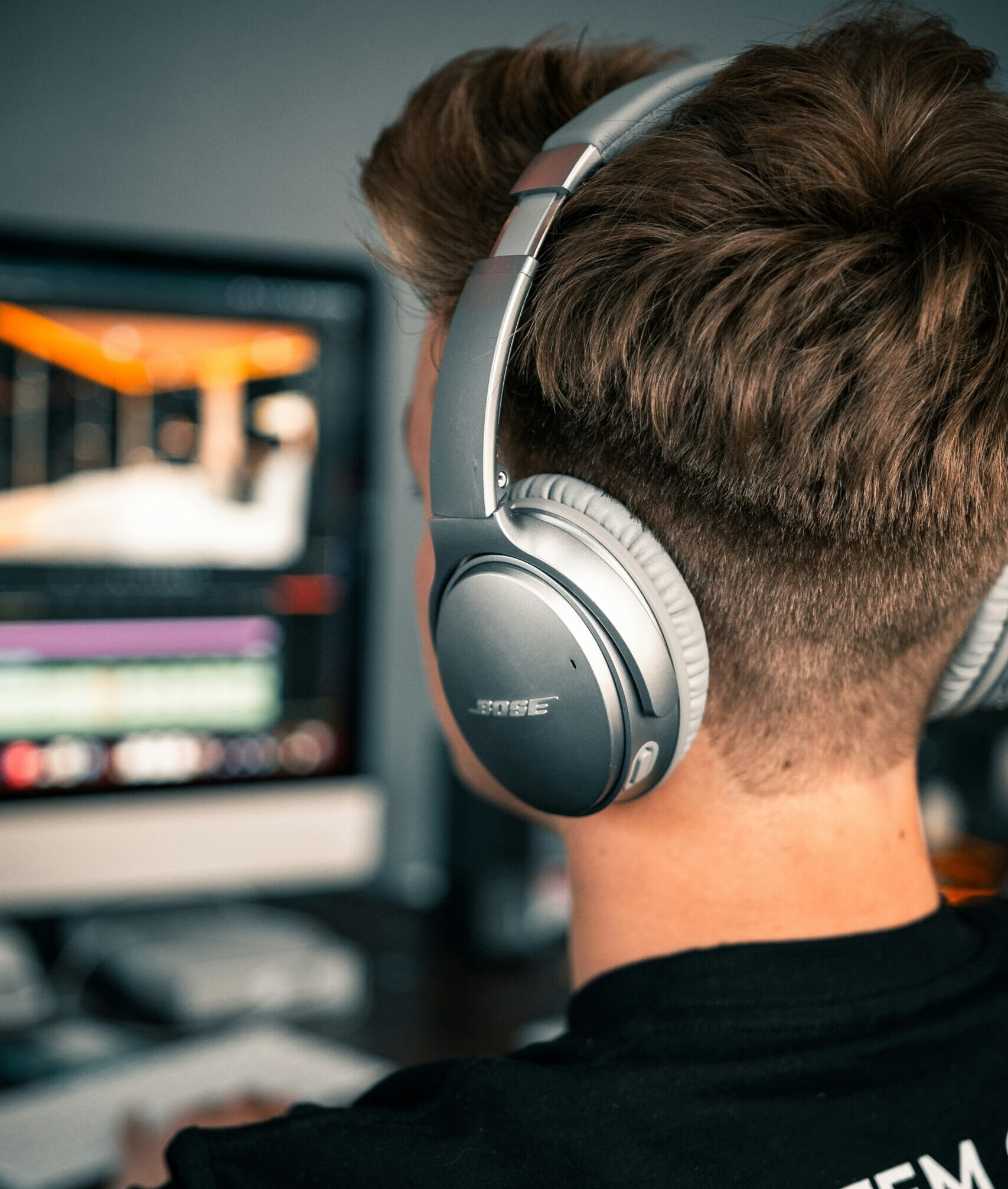 Noise-canceling headphones for clear audio, smart office