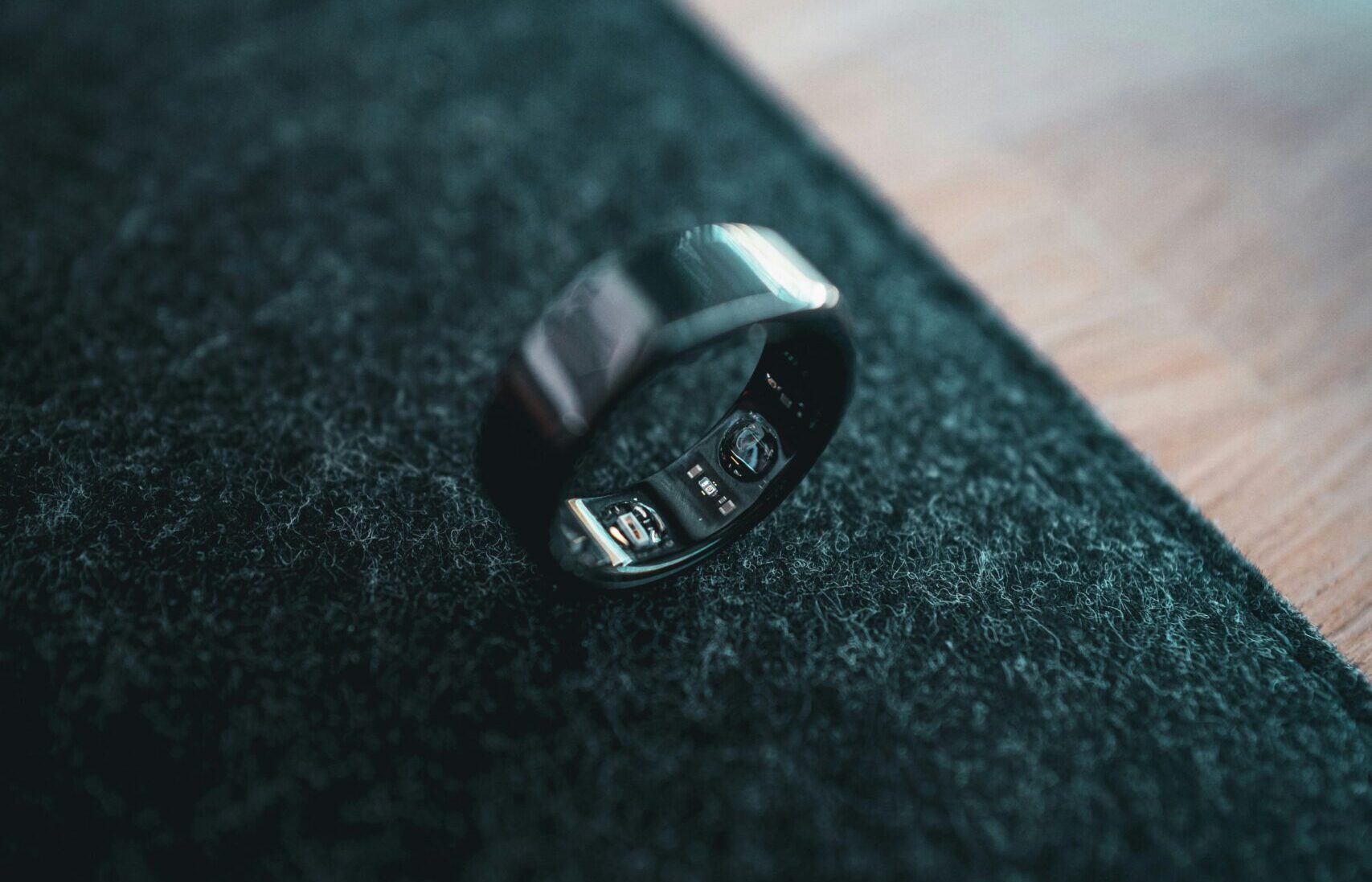 Oura Ring, Smart wearable for fitness and style